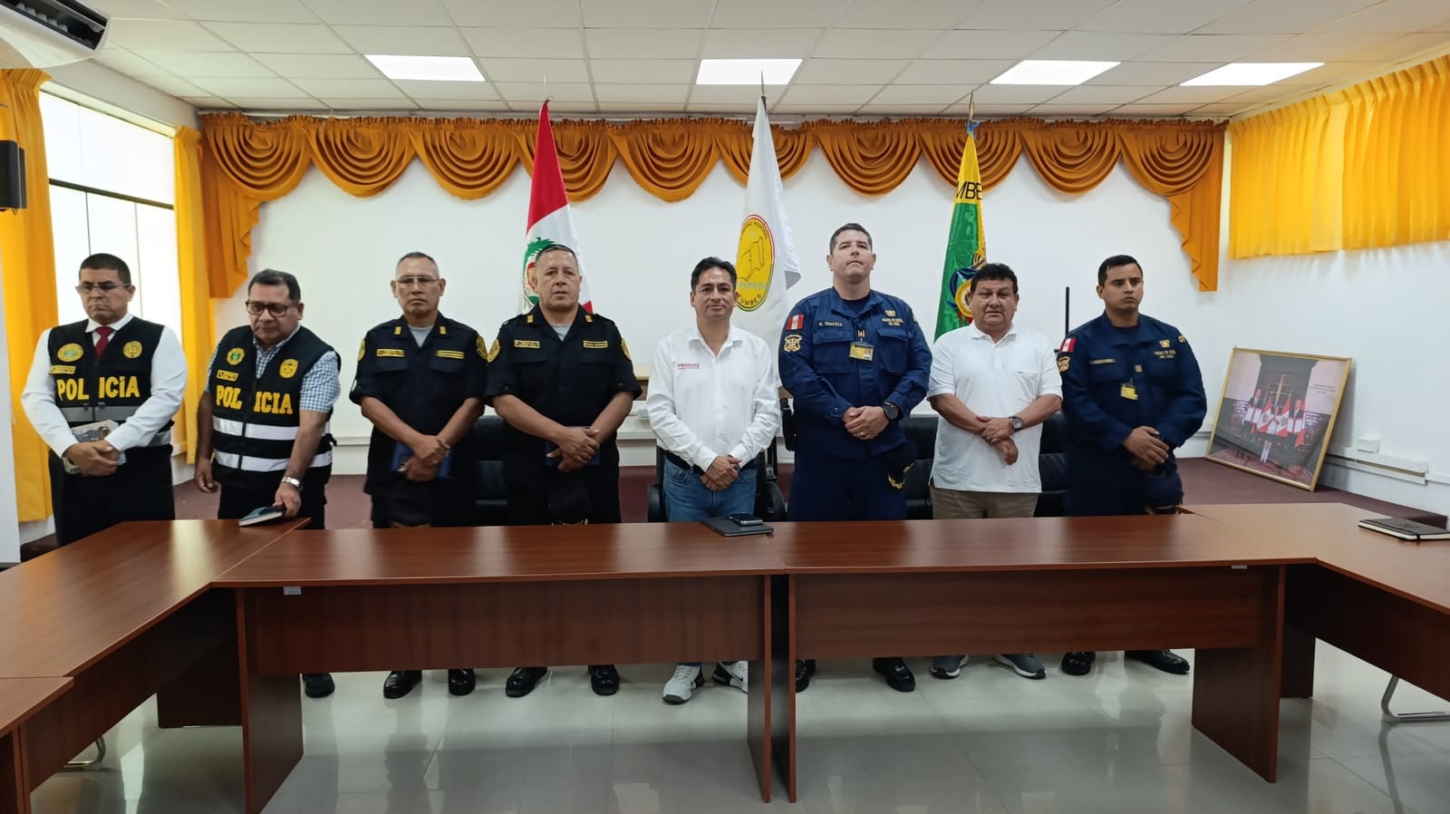 PRODUCE articula con DICAPI y Policía acciones urgentes para reforzar la seguridad de los pescadores de Tumbes. Fotografía publicada por Ministerio de la Producción en su sala de prensa de gob.pe.