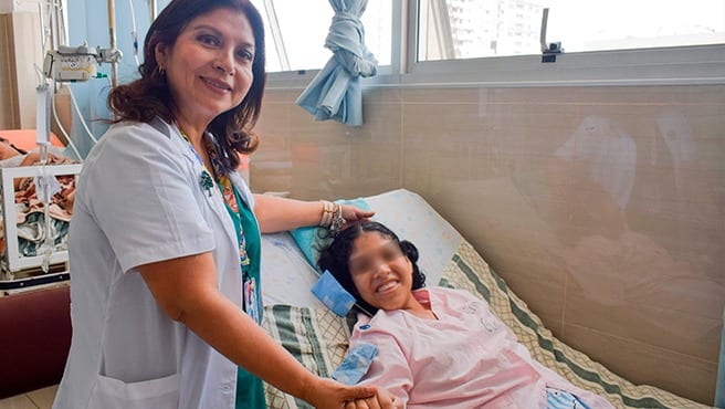 Hazaña médica: Médicos del Minsa salvan a niña y joven tras extirparles gigantescos tumores. Fotografía publicada por Ministerio de Salud en su sala de prensa de gob.pe.